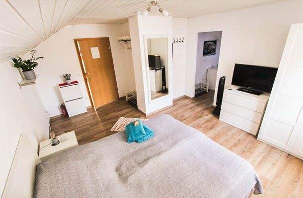 Schlafzimmer DG links