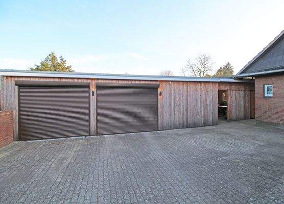 Garagen mit Nebengebäude