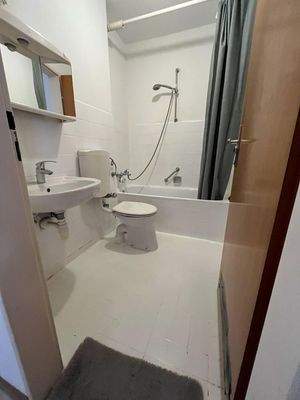 Badezimmer mit Badewanne