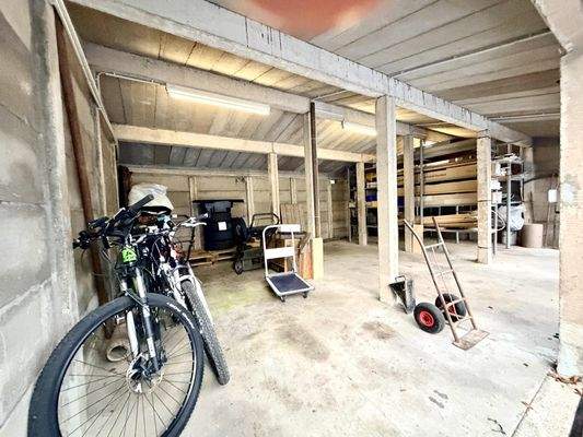 Garagenkomplex innen