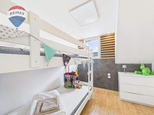 CAM03695G0-PR0106-STILL025