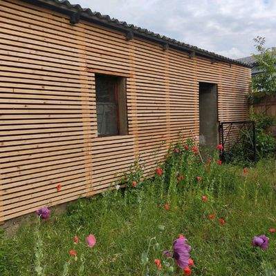 Nebengebäude vom Garten aus