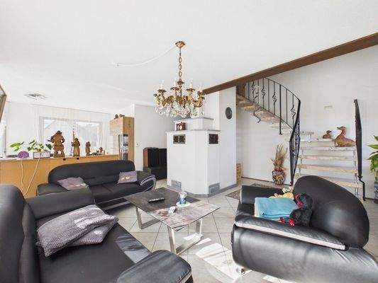 Wohnung Wohnzimmer und Kachelofen