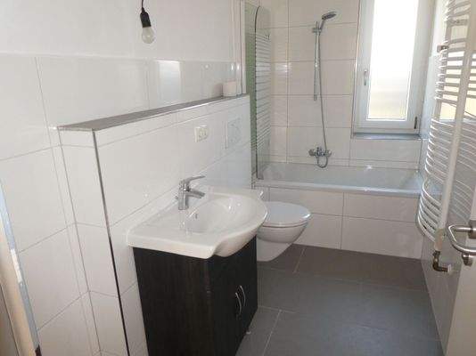 Wannenbad mit Fenster