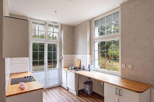 Küche mit Zugang zur Terrasse