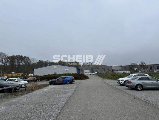 viele Stellplätze vorhanden