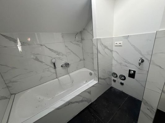 Badezimmer, Wanne, WM-Anschluss.jpg