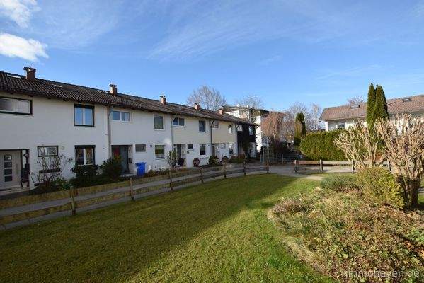 gemeinschaftliche Grünfläche vor der Wohnung