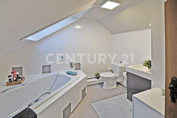 Badezimmer DG Ansicht 1