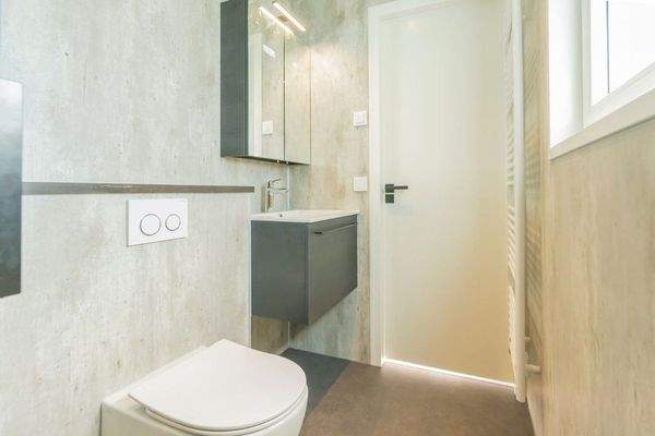 Luxus Badezimmer Chalet Schouwen Duin Mit Künstlerischer Duschwand002