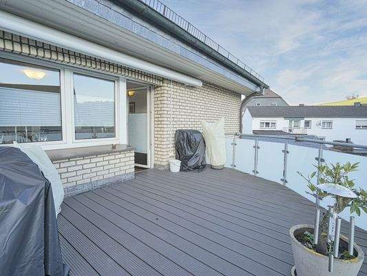 ...mit Zugang zum Balkon