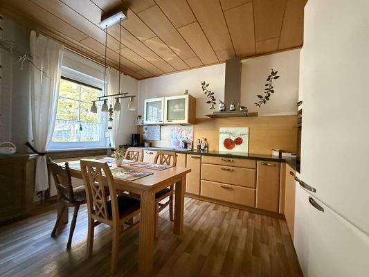 Küche mit Blick zur Straße