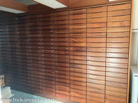 20-Flur EG mit Schubladen.JPG