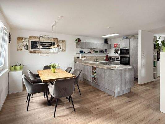 Küche mit Essbereich