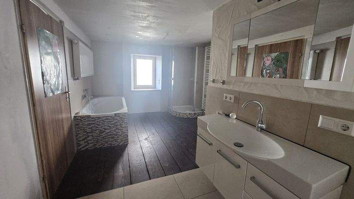 Badezimmer Ergeschoss