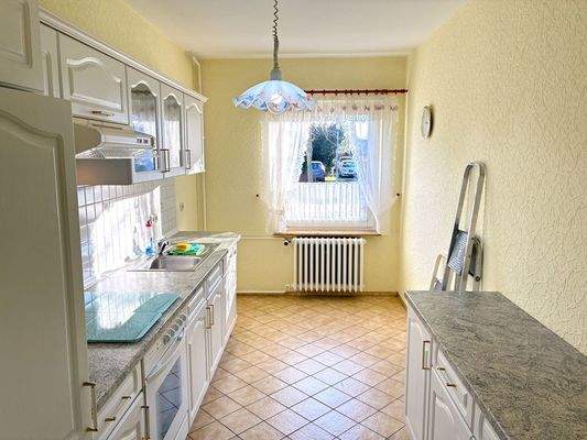 Küche mit Einbauküche