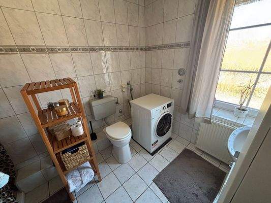 Badezimmer Mietwohnung OG rechts