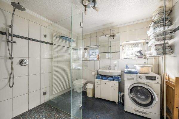 Bad mit ebenerdiger Dusche