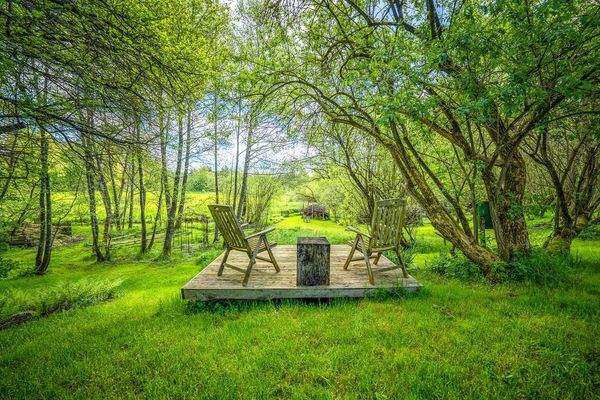 Sonnenterrasse im Grünen