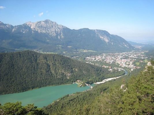 Blick über den Saalchsee und auf den Staufen