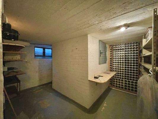 Vorratsraum mit Öltank