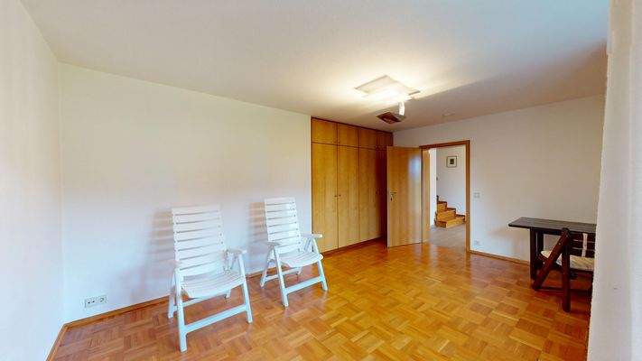 Hochw. 1FH, UG Zimmer 2