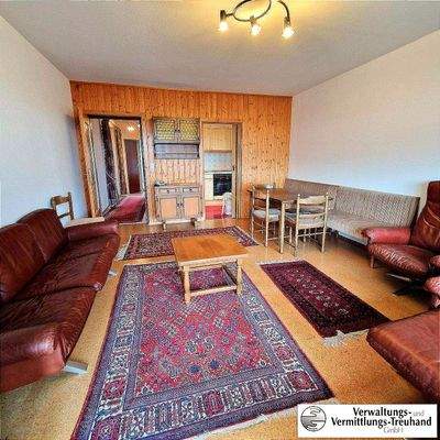 Wohnzimmer mit Küche