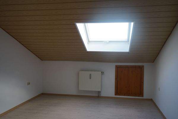 Schlafzimmer u. Stauraum