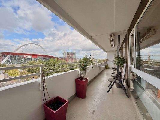 Großzügiger Balkon mit Nord-West-Ausrichtung