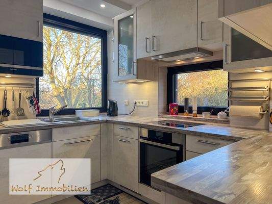Küche mit Gartenblick