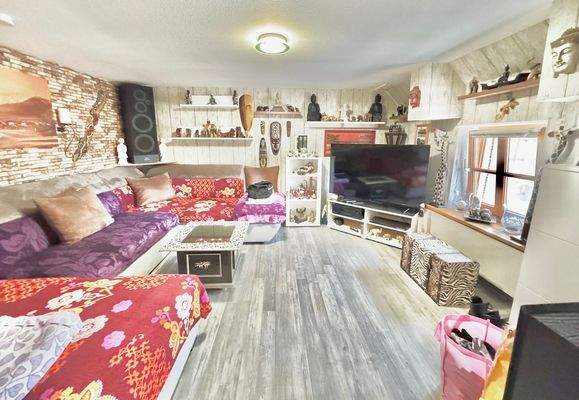 Wohn- oder Schlafzimmer im OG