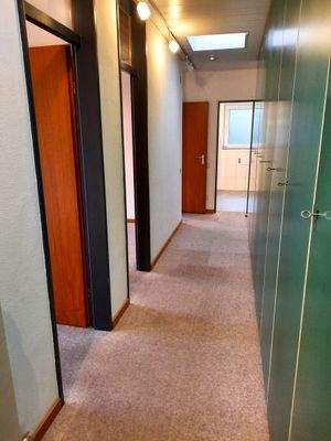 Diele 2 - Blick zum Badezimmer