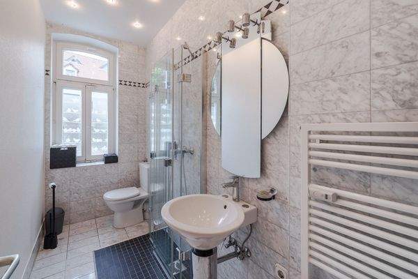 Schickes Duschbad EG