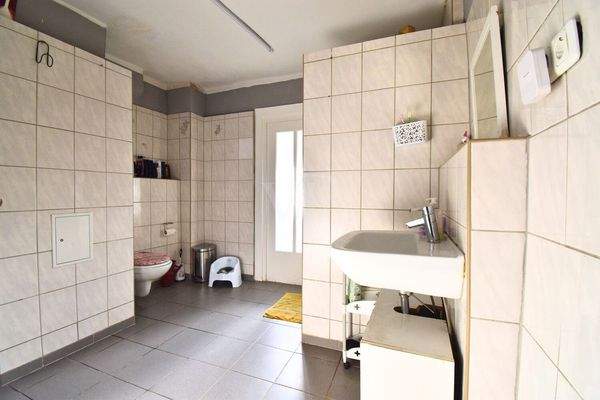 Erdgeschoss: Badezimmer