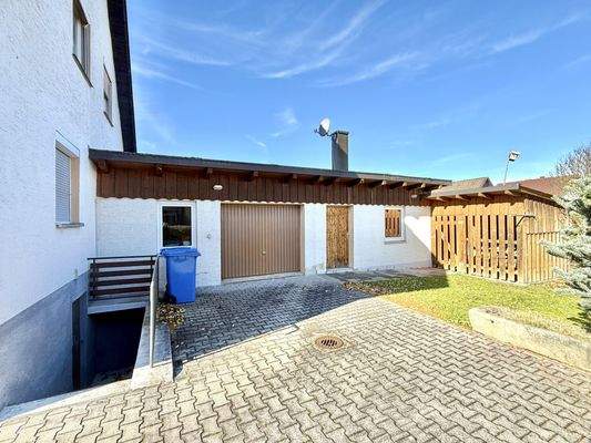 Garage und Nebengebäude