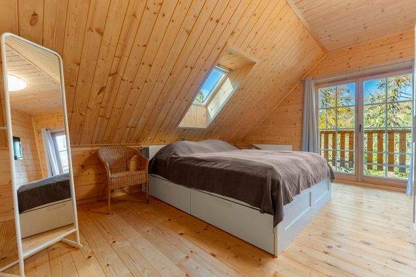Schlafzimmer mit Balkonzugang