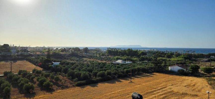 Kreta, Gouves: Gebäude mit 2 neuen und 5 renovierungsbedürftigen Wohnungen zu verkaufen