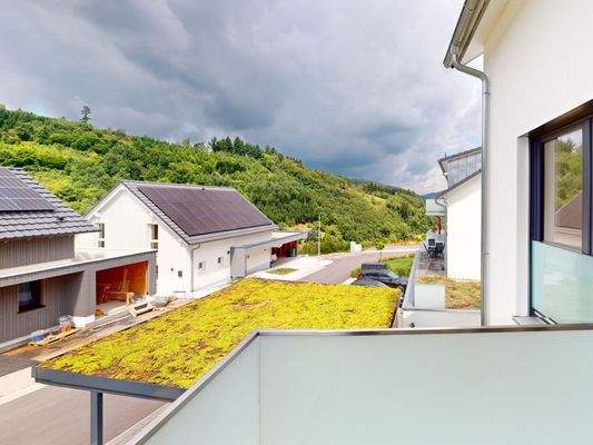 Blick vom Balkon in die Ferne