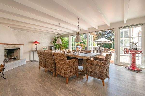 Beheizter Wintergarten mit weiterem Kamin