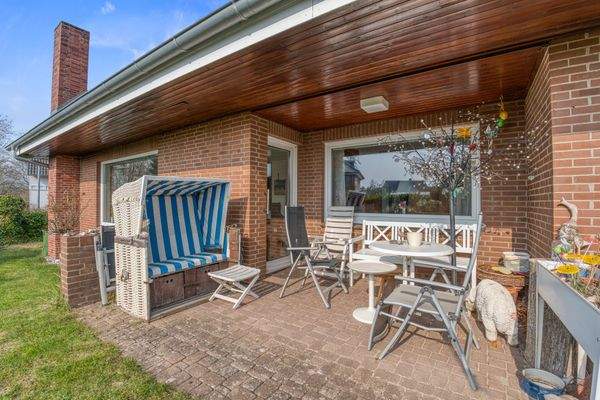 Terrasse teilweise überdacht