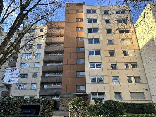 Vorderansicht des Gebäudes