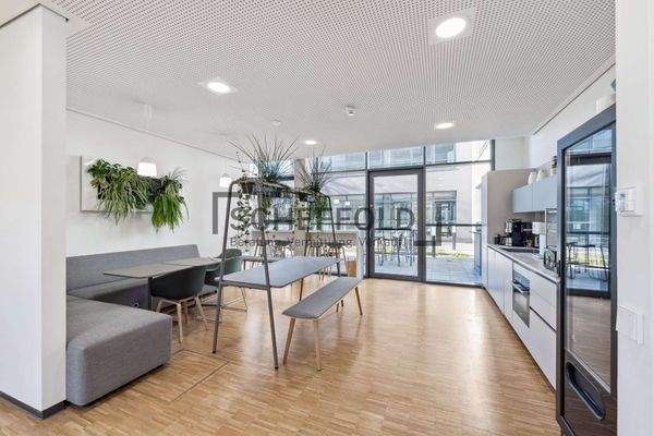 Küche mit Zugang zur Terrasse 1.OG