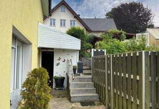 Treppe zum Gartenbereich