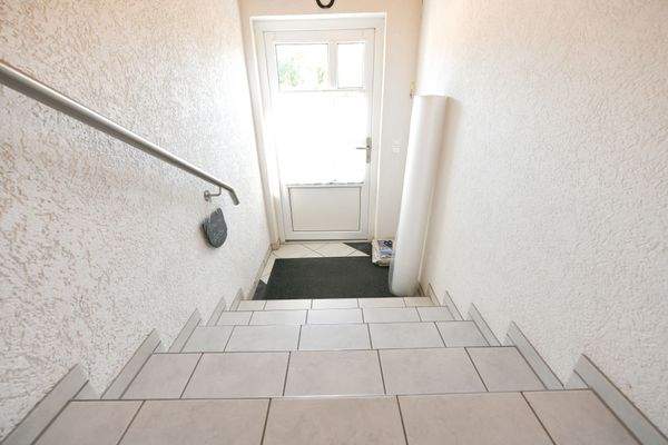 EG - Treppe im Hauseingang