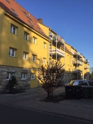 Hausansicht hinten, Keller und Stellplätze