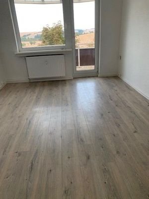 Wohnbeispiel Wohnzimmer mit Balkon