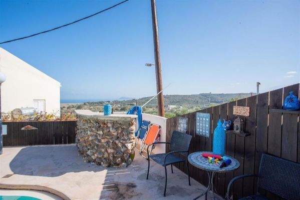 Kreta, Tavronitis: Villa mit Meerblick und 3 unabhängigen Apartments zu verkaufen