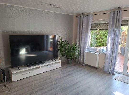 Wohnzimmer mit Zugang zur Terrasse