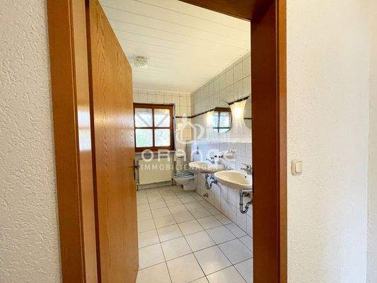 Das helle Badezimmer...