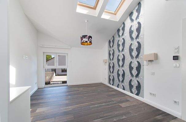 Schlafzimmer mit Dachfenstern im Hinterhaus